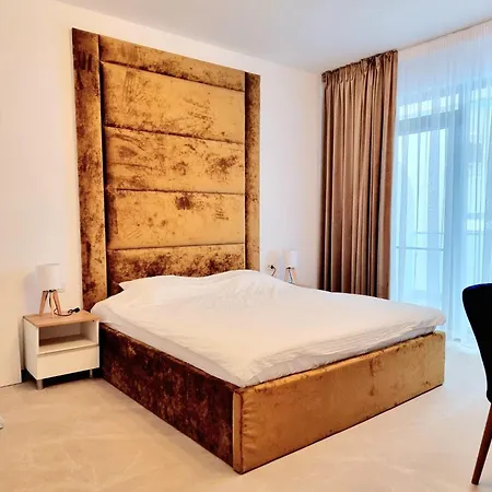 Sara - Endless Summer Mamaia Nord *