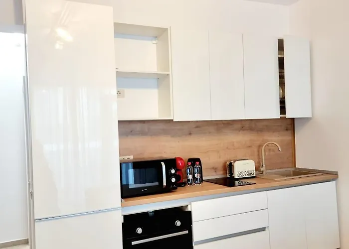 Sara - Endless Summer Mamaia Nord *